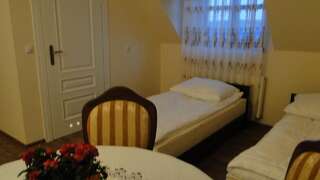 Отели типа «постель и завтрак» Pokoje Gościnne w Ratuszu Огродзенец Двухместный номер с 2 отдельными кроватями-5